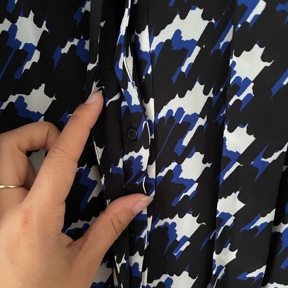 Tommy Hilfiger Tied Collar Patterned Tank - Picture 5 of 5